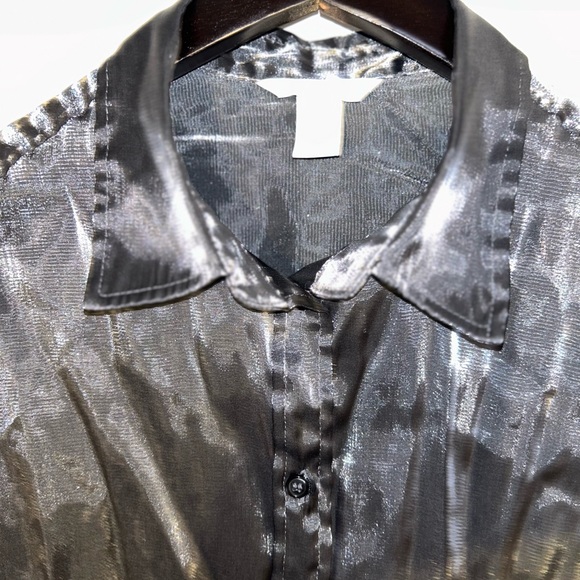 Metallic oversized blouse, you can wear it multiple ways! - Picture 6 of 8